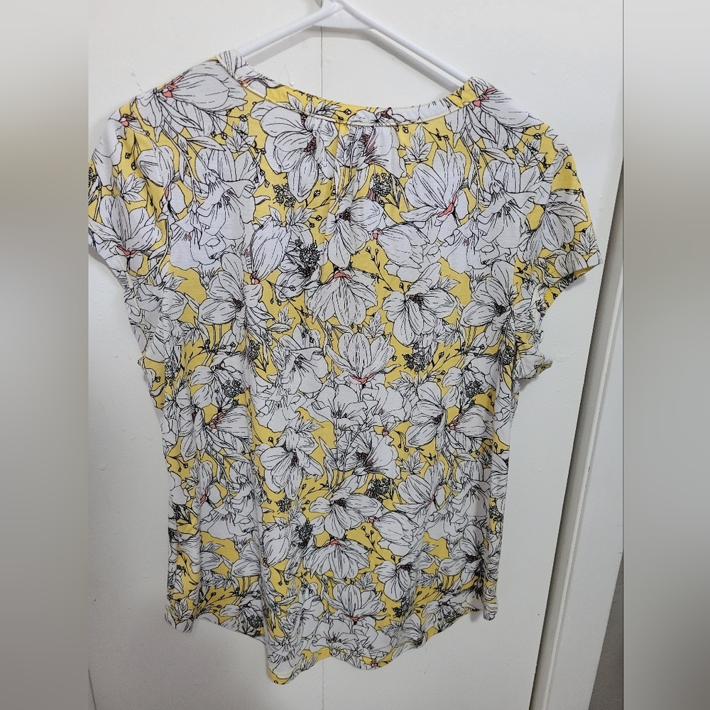 Floral Print Blouses in Gray and Yellow - Picture 7 of 12
